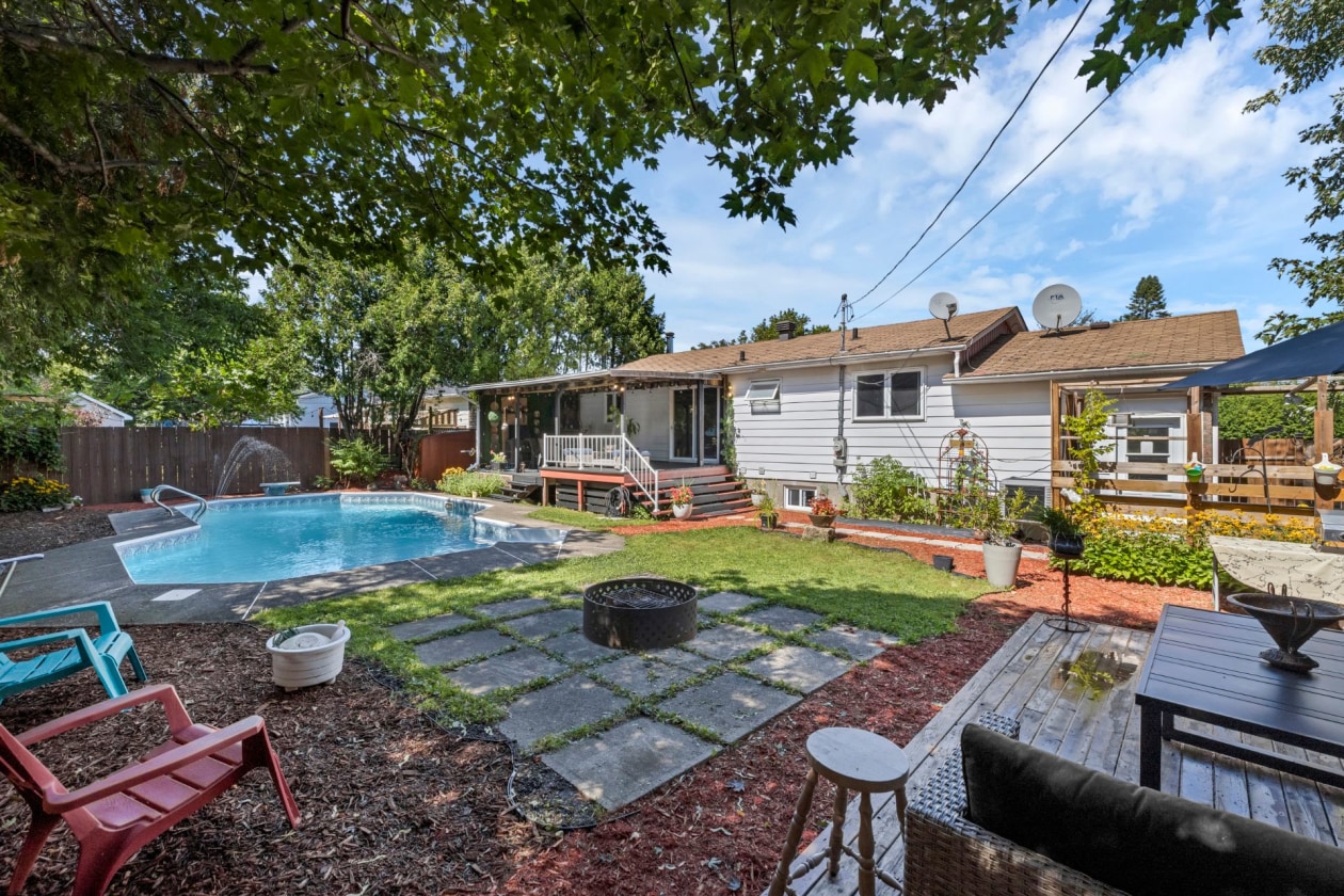 Cour — 2595, Crois. Amyot, Brossard, J4Z3E6, Brossard