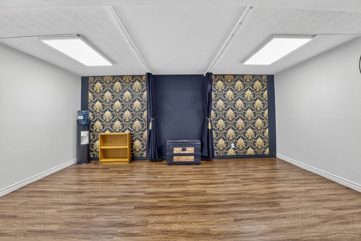 Salon — 3930Z, Rue Monseigneur-Moisan, Sherbrooke (Les Nations), J1L2B9, Sherbrooke (Les Nations)