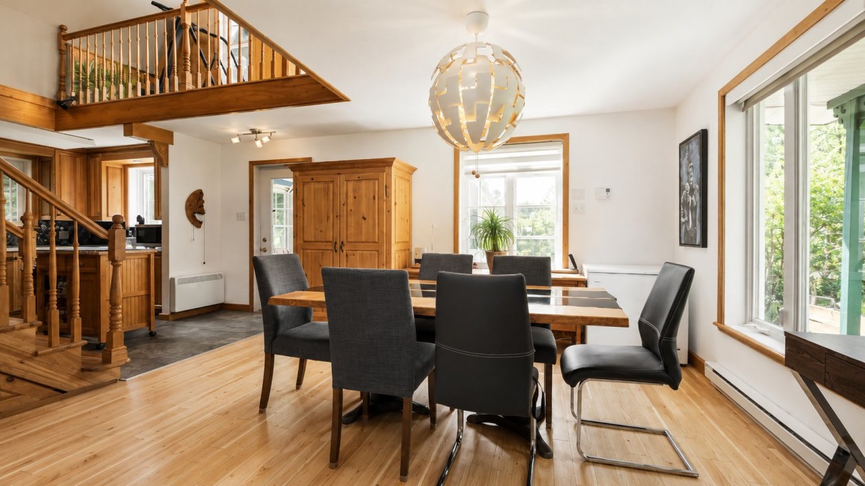 Salle à manger — 8082, Route de Kénogami, Saguenay (Lac-Kénogami), G8A0H9, Saguenay (Lac-Kénogami)
