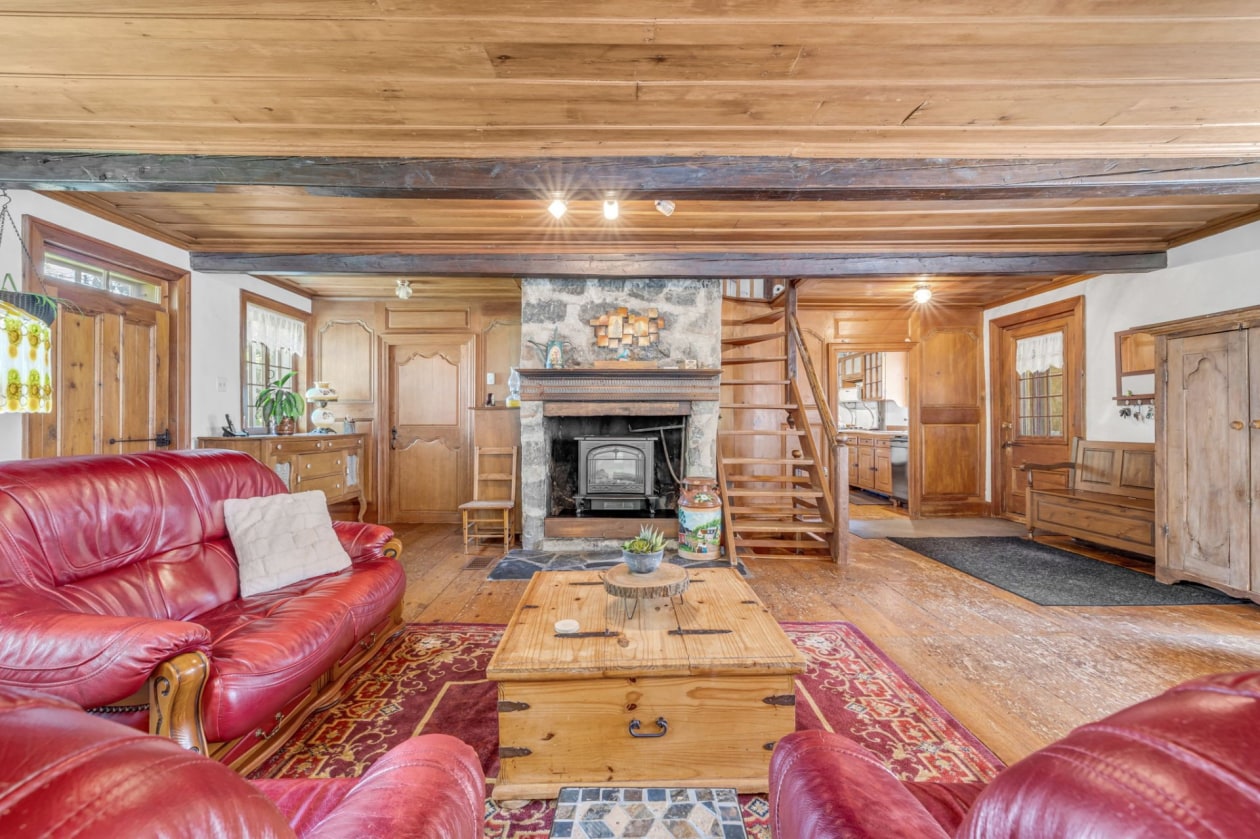 Salon — 493, Route du Fleuve, Beaumont, G0R1C0, Beaumont