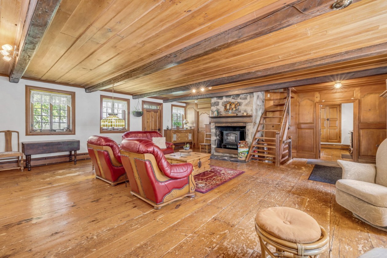 Salon — 493, Route du Fleuve, Beaumont, G0R1C0, Beaumont