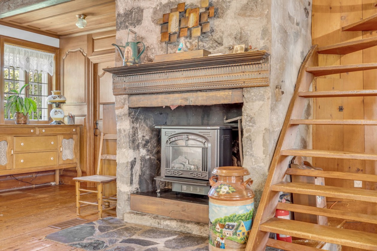 Salon — 493, Route du Fleuve, Beaumont, G0R1C0, Beaumont
