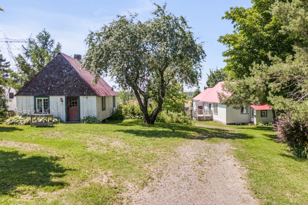 Cour — 493, Route du Fleuve, Beaumont, G0R1C0, Beaumont