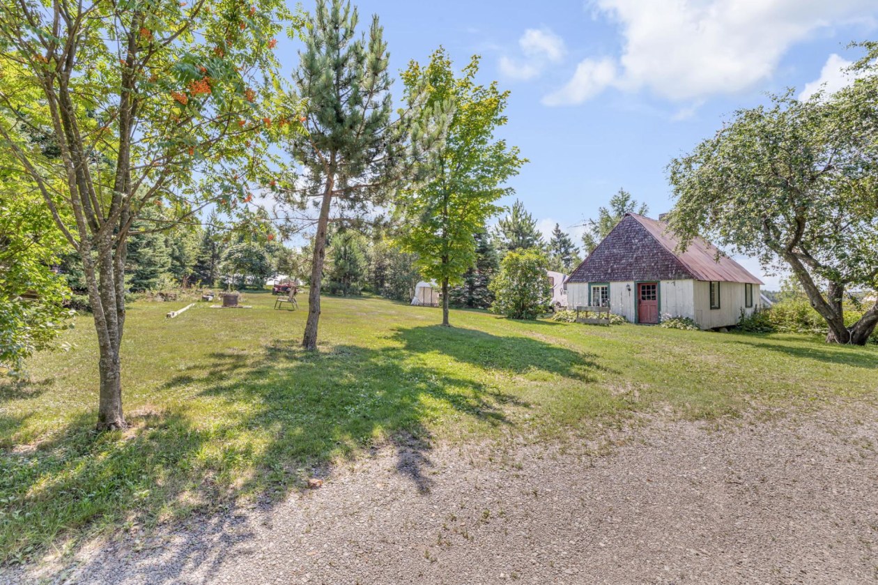Cour — 493, Route du Fleuve, Beaumont, G0R1C0, Beaumont