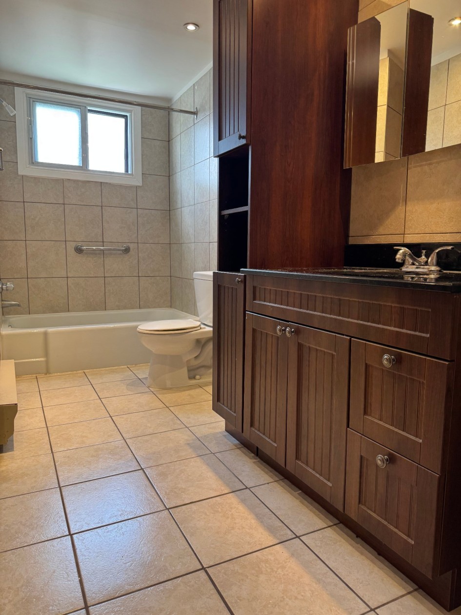 Salle de bains — 3825, Rue Victoria, Montréal (Lachine), H8T1J9, Montréal (Lachine)