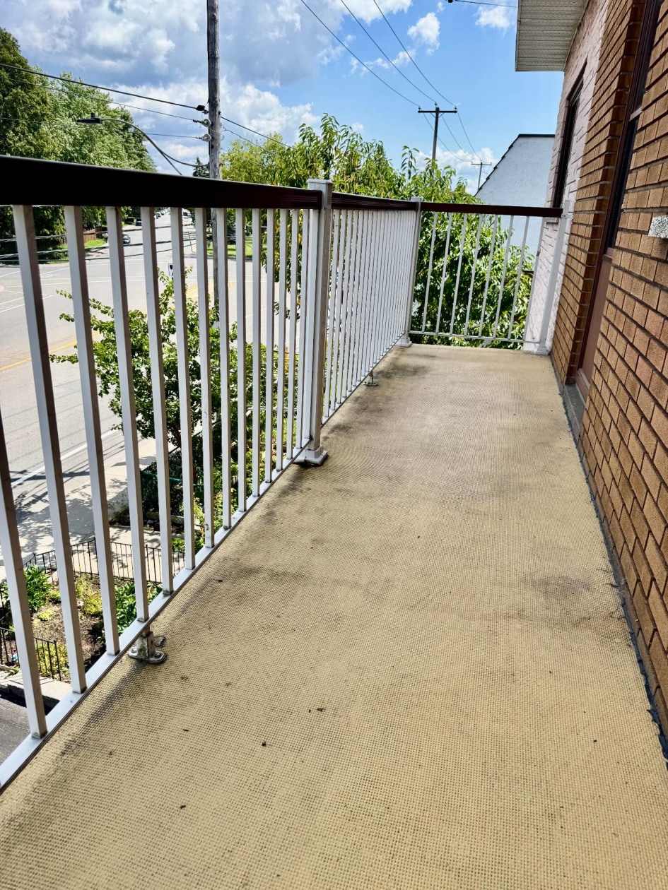 Balcon — 3825, Rue Victoria, Montréal (Lachine), H8T1J9, Montréal (Lachine)