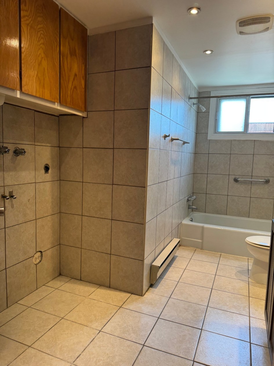 Salle de bains — 3825, Rue Victoria, Montréal (Lachine), H8T1J9, Montréal (Lachine)