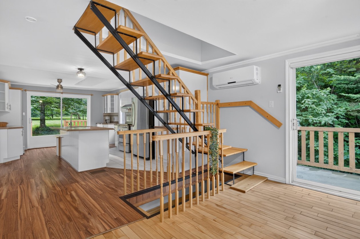 Escalier — 19, Ch. du Lac-des-Joncs, Les Hauteurs, G0K1C0, Les Hauteurs