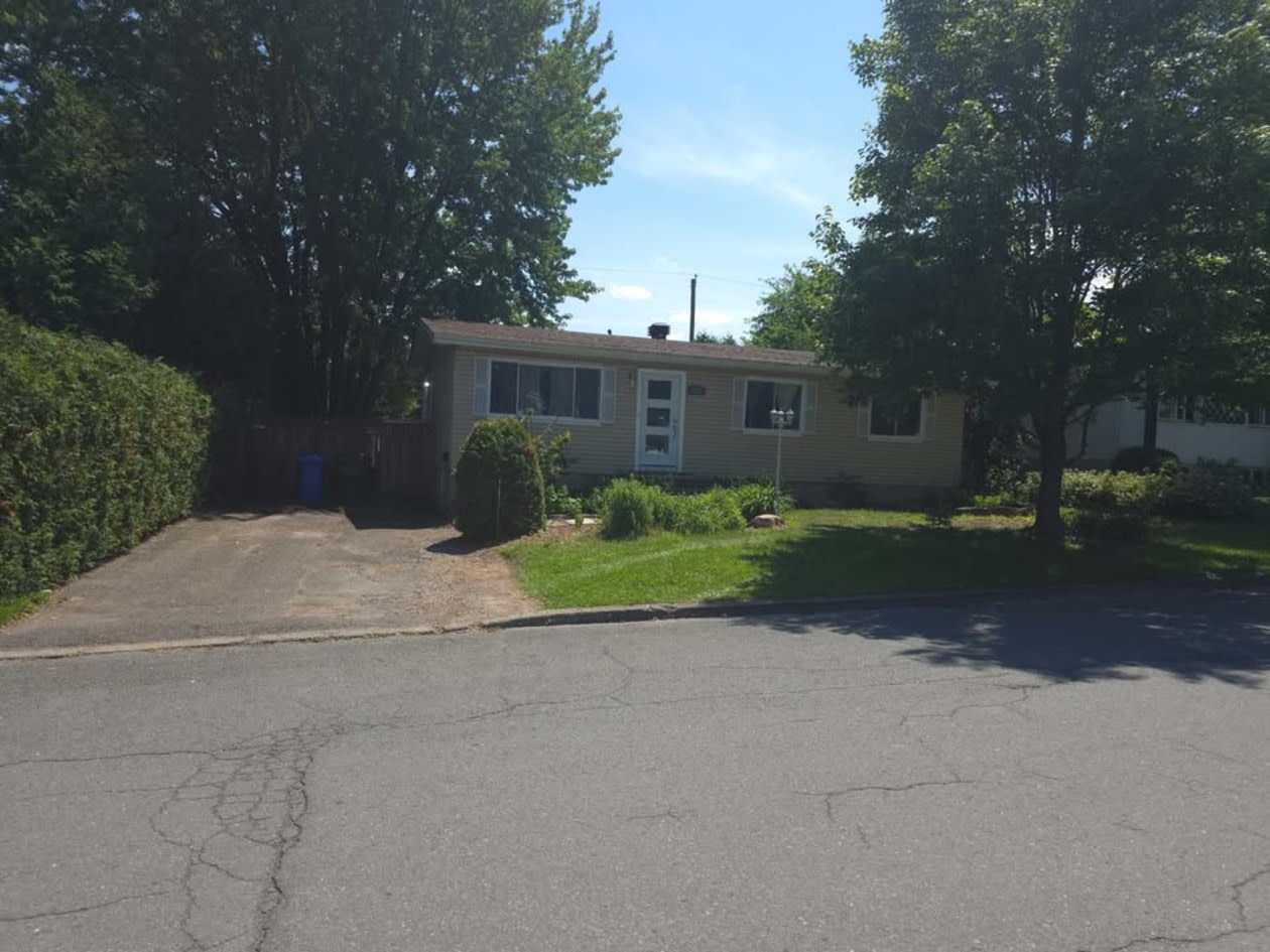Photo 1 — 822 Rue Caron, Granby, J2J 1C8, Granby