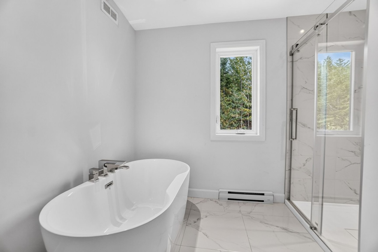 Salle de bains — 301, Ch. du Quartier-du-Cerf, Saint-Côme, J0K2B0, Saint-Côme