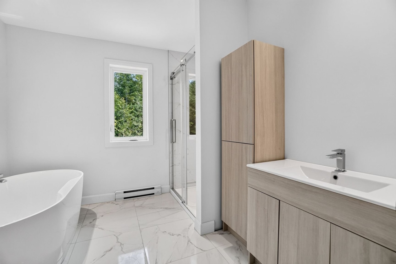 Salle de bains — 301, Ch. du Quartier-du-Cerf, Saint-Côme, J0K2B0, Saint-Côme