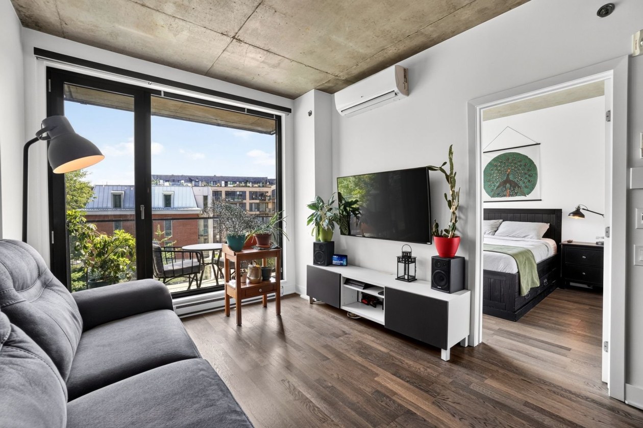 Salon — 3100, Rue Rachel E., 426, Montréal (Rosemont/La Petite-Patrie), H1W0B5, Montréal (Rosemont/La Petite-Patrie)
