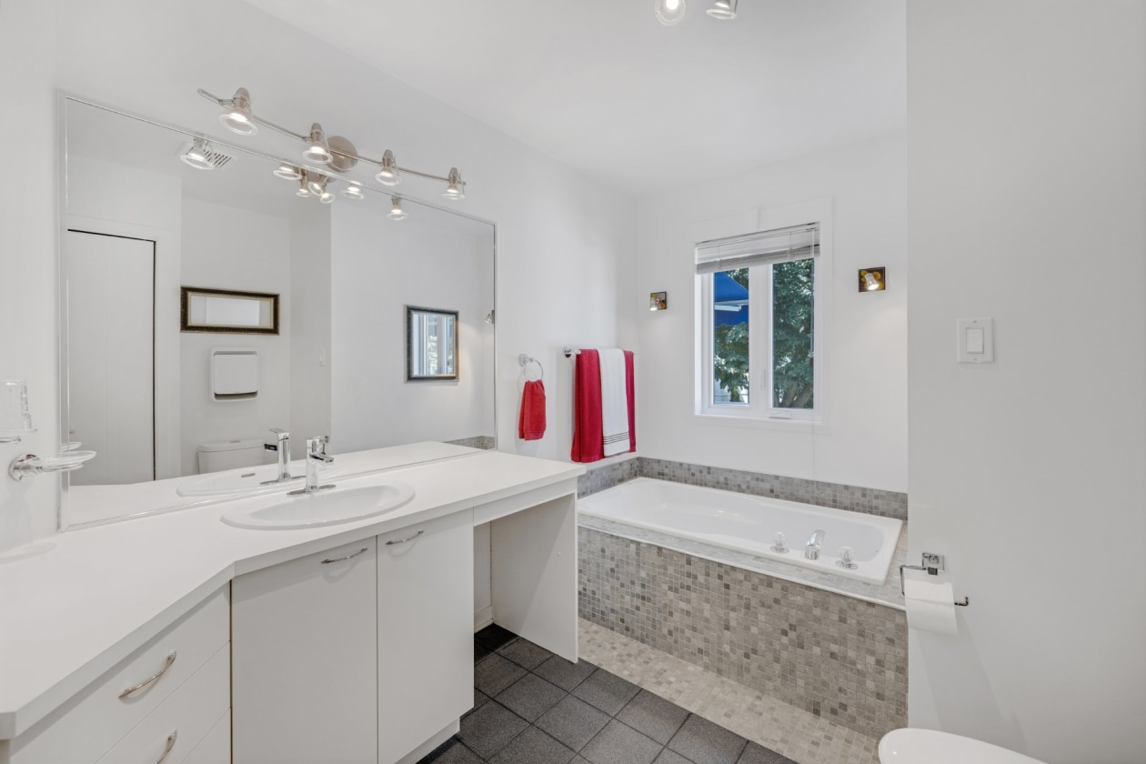 Salle de bains — 209, Rue Pierre-Dupuis, Saint-Constant, J5A1X4, Saint-Constant