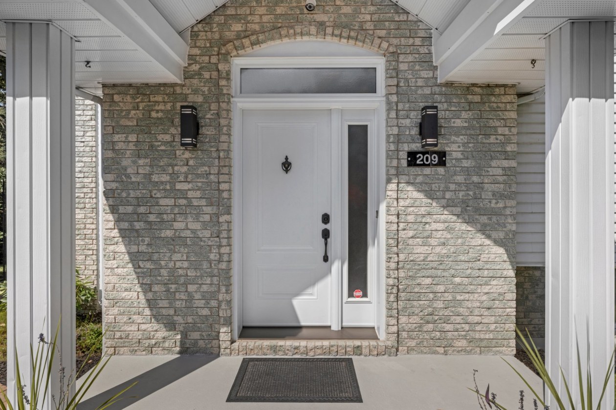 Façade — 209, Rue Pierre-Dupuis, Saint-Constant, J5A1X4, Saint-Constant