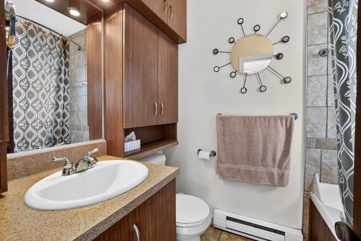 Salle de bains — 8742 - 8744, Rue Tellier, Montréal (Mercier/Hochelaga-Maisonneuve), H1L3B2, Montréal (Mercier/Hochelaga-Maisonneuve)