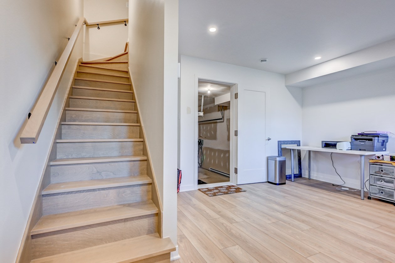 Escalier — 505 Rue Des Monts, Saint-Jérôme, J7Y 0T3, Saint-Jérôme