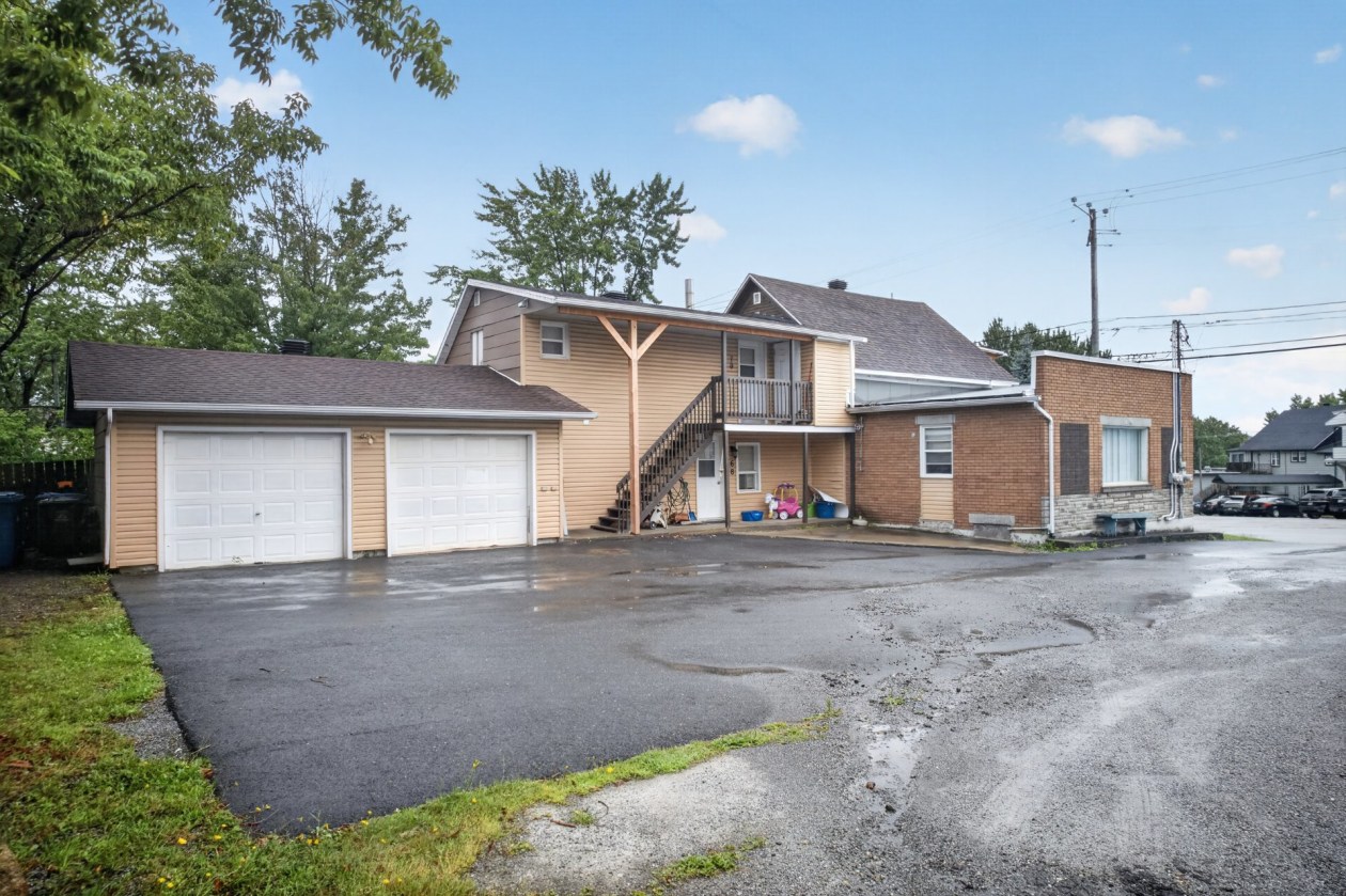 Extérieur — 68 - 70, Rue Angus N., East Angus, J0B1R0, East Angus