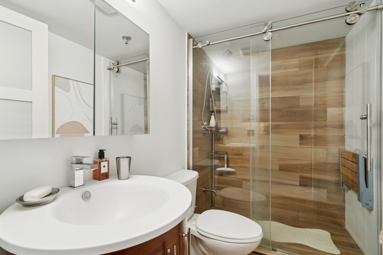 Salle de bains — 7075, Boul. Gouin E., 904, Montréal (Rivière-des-Prairies/Pointe-aux-Trembles), H1E5A8, Montréal (Rivière-des-Prairies/Pointe-aux-Trembles)