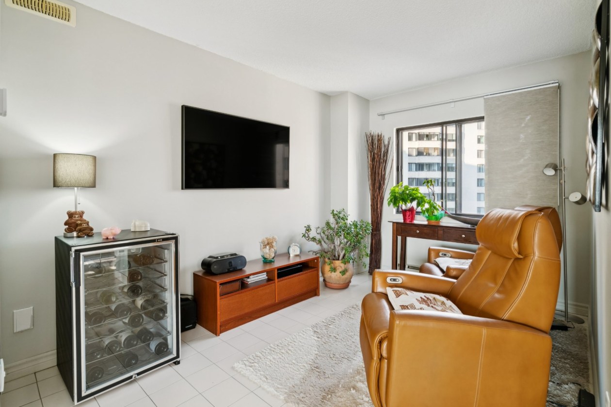 Salon — 7075, Boul. Gouin E., 904, Montréal (Rivière-des-Prairies/Pointe-aux-Trembles), H1E5A8, Montréal (Rivière-des-Prairies/Pointe-aux-Trembles)