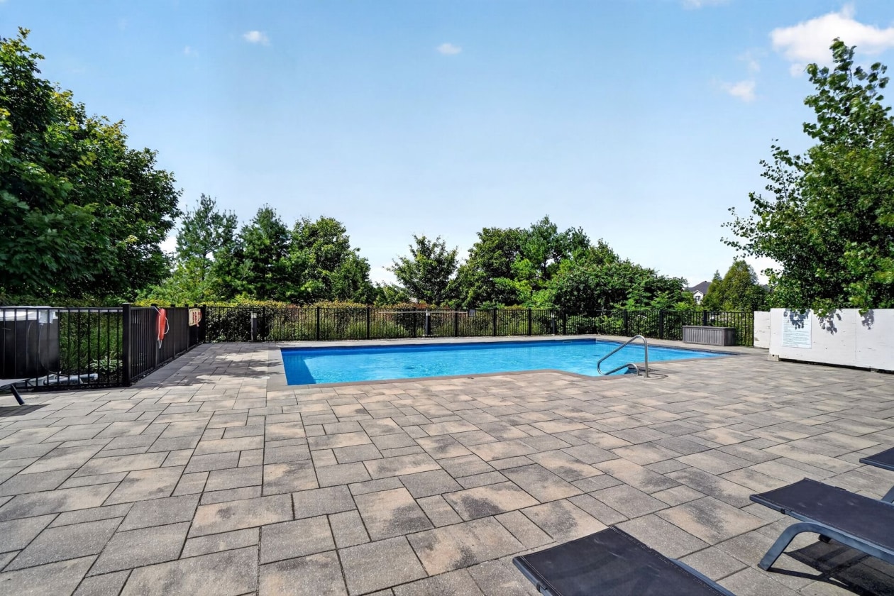 Piscine — 1255, Rue des Francs-Bourgeois, 411, Boisbriand, J7H0G4, Boisbriand