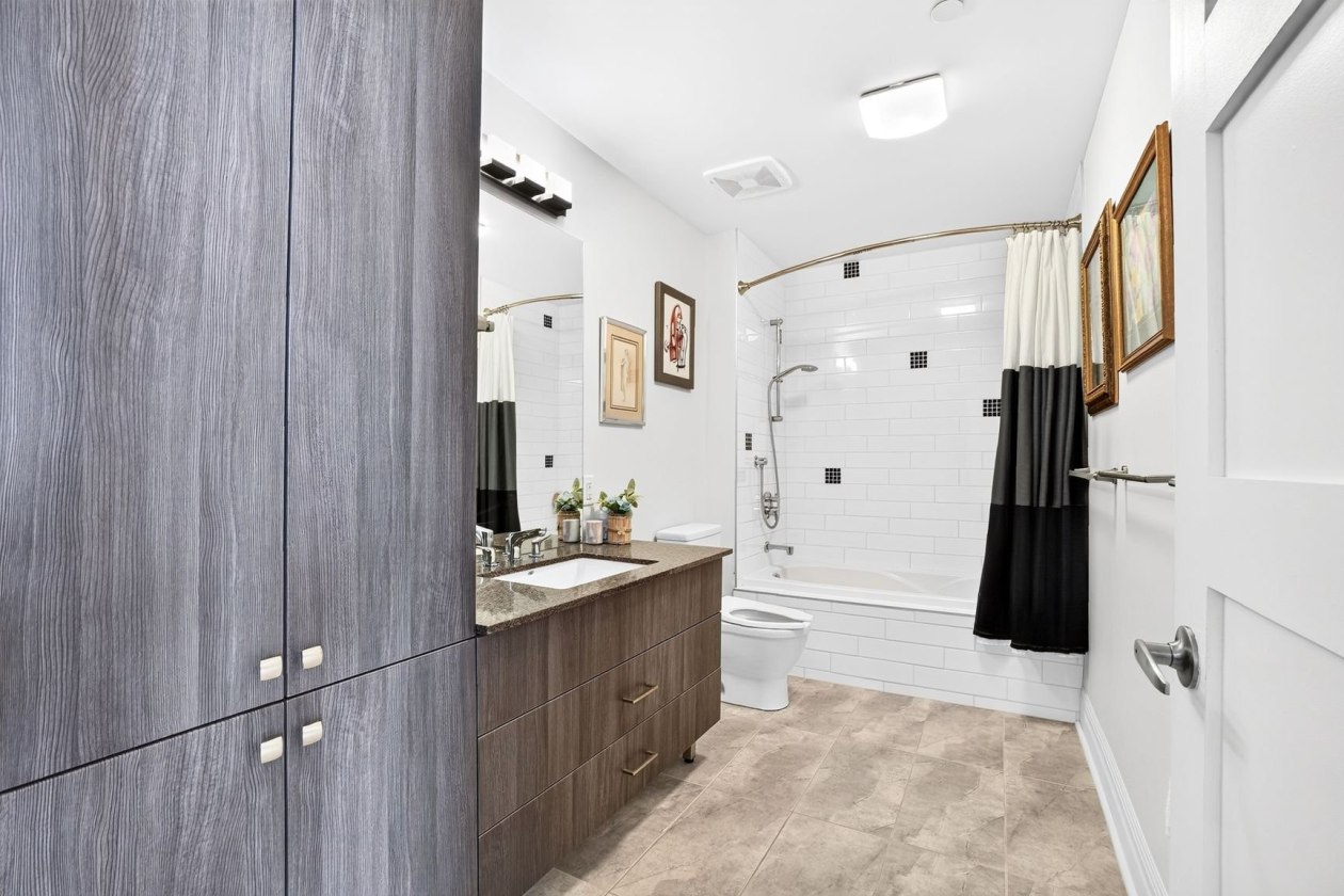 Salle de bains — 1255, Rue des Francs-Bourgeois, 411, Boisbriand, J7H0G4, Boisbriand