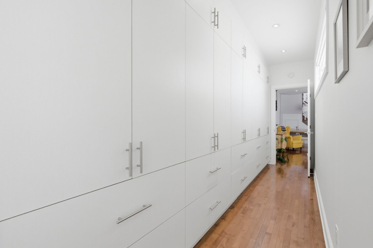 Penderie — 28, Rue Dante, Montréal (Rosemont/La Petite-Patrie), H2S1J5, Montréal (Rosemont/La Petite-Patrie)