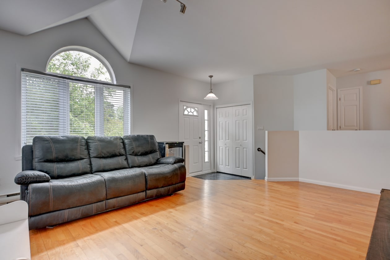 Salon — 1978 Rue De Beaufort, Saint-Jérôme, J5L 1E1, Saint-Jérôme