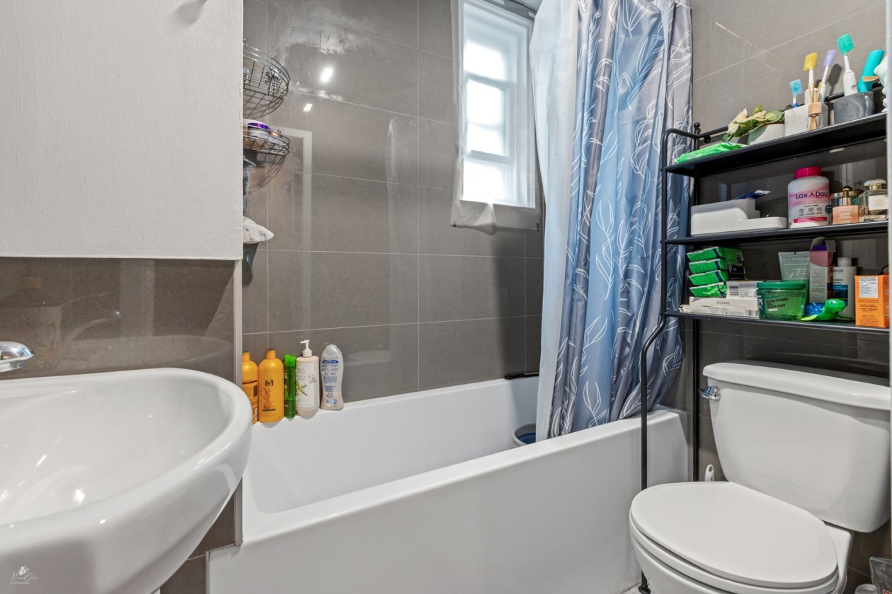 Salle de bains — 682 - 684 Av. Joffre, Québec