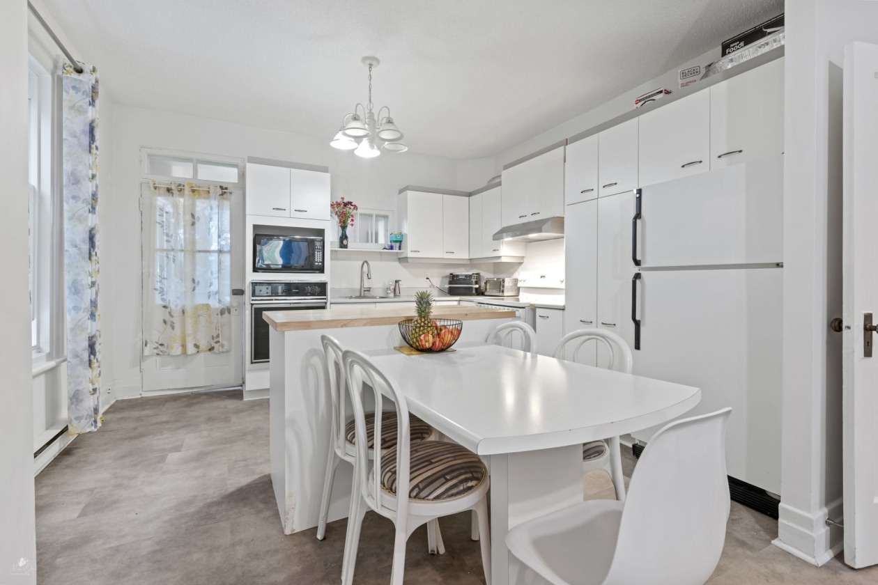 Salle à manger — 682 - 684 Av. Joffre, Québec