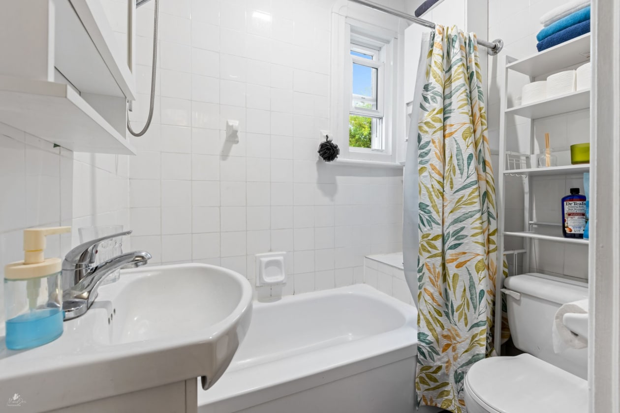 Salle de bains — 682 - 684 Av. Joffre, Québec