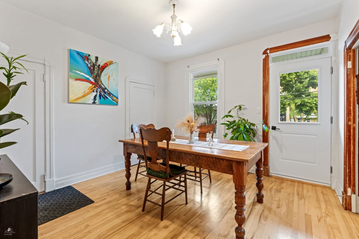 Salle à manger — 682 - 684 Av. Joffre, Québec