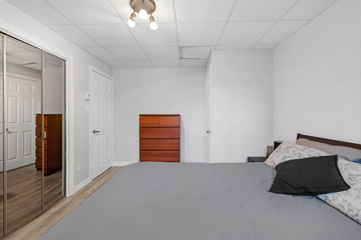 Chambre à coucher — 3345 Rue des Cerisiers, Sainte-Marie-Madeleine