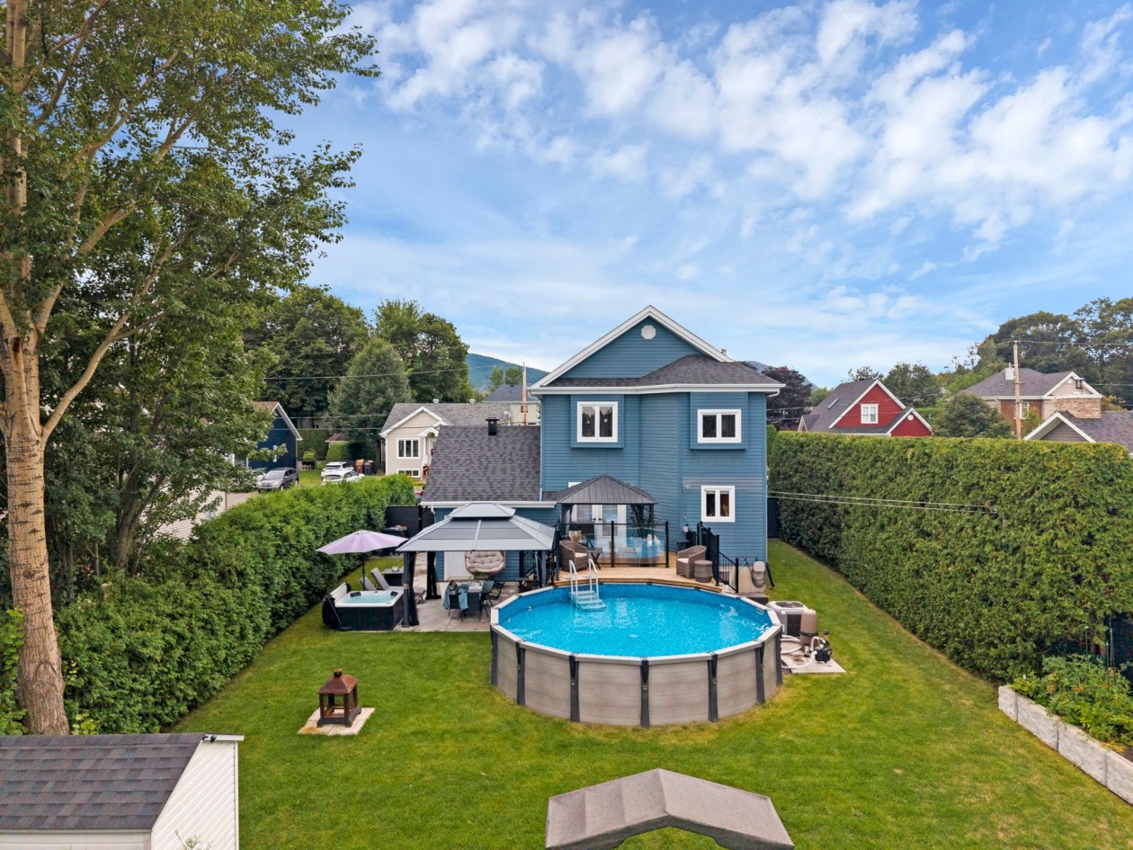 Piscine — 3345 Rue des Cerisiers, Sainte-Marie-Madeleine