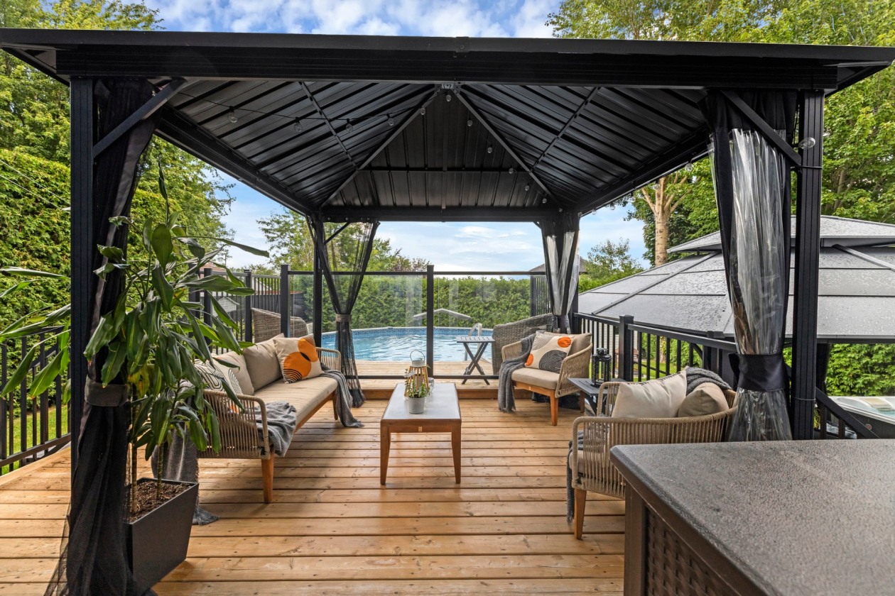 Terrasse — 3345 Rue des Cerisiers, Sainte-Marie-Madeleine