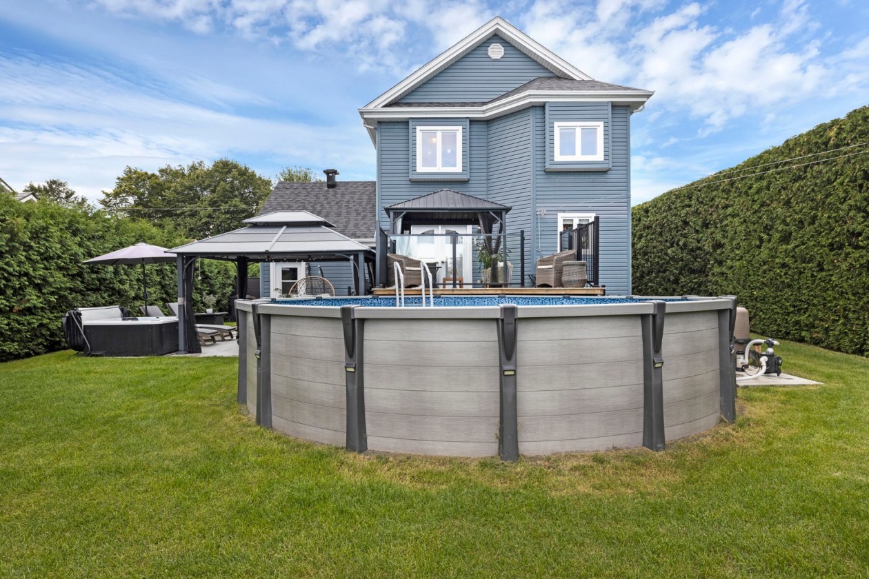 Piscine — 3345 Rue des Cerisiers, Sainte-Marie-Madeleine