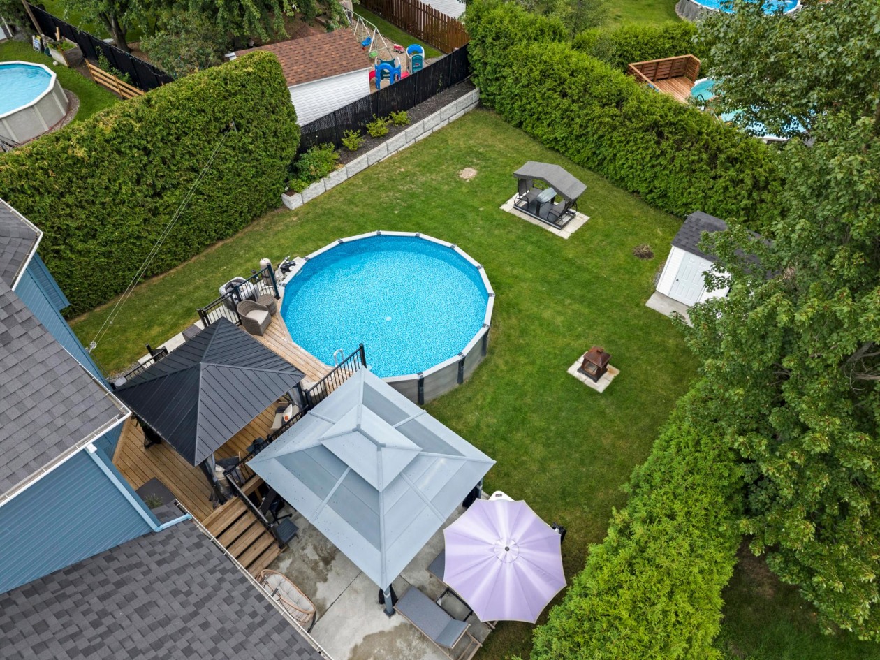 Piscine — 3345 Rue des Cerisiers, Sainte-Marie-Madeleine