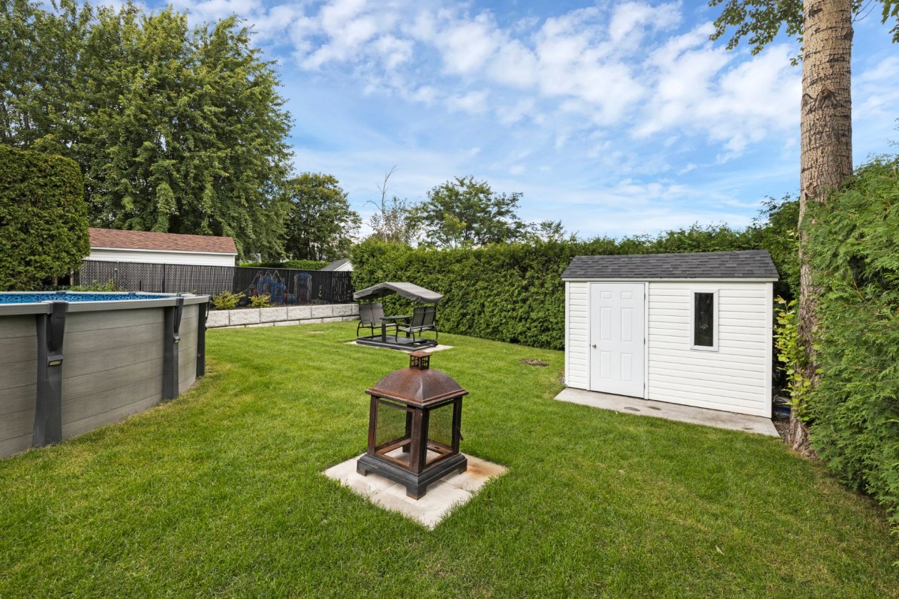 Piscine — 3345 Rue des Cerisiers, Sainte-Marie-Madeleine