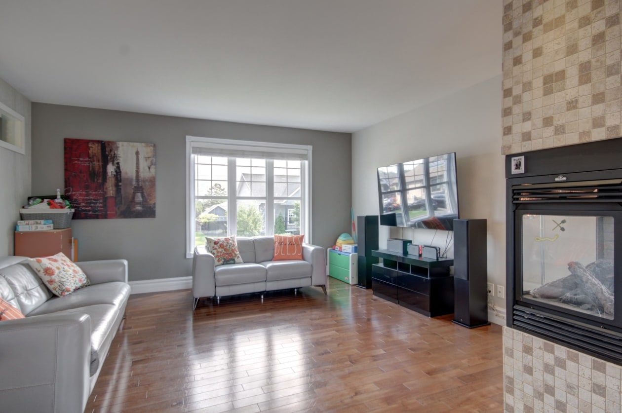 Salon — 1742 Rue des Archanges, Saguenay