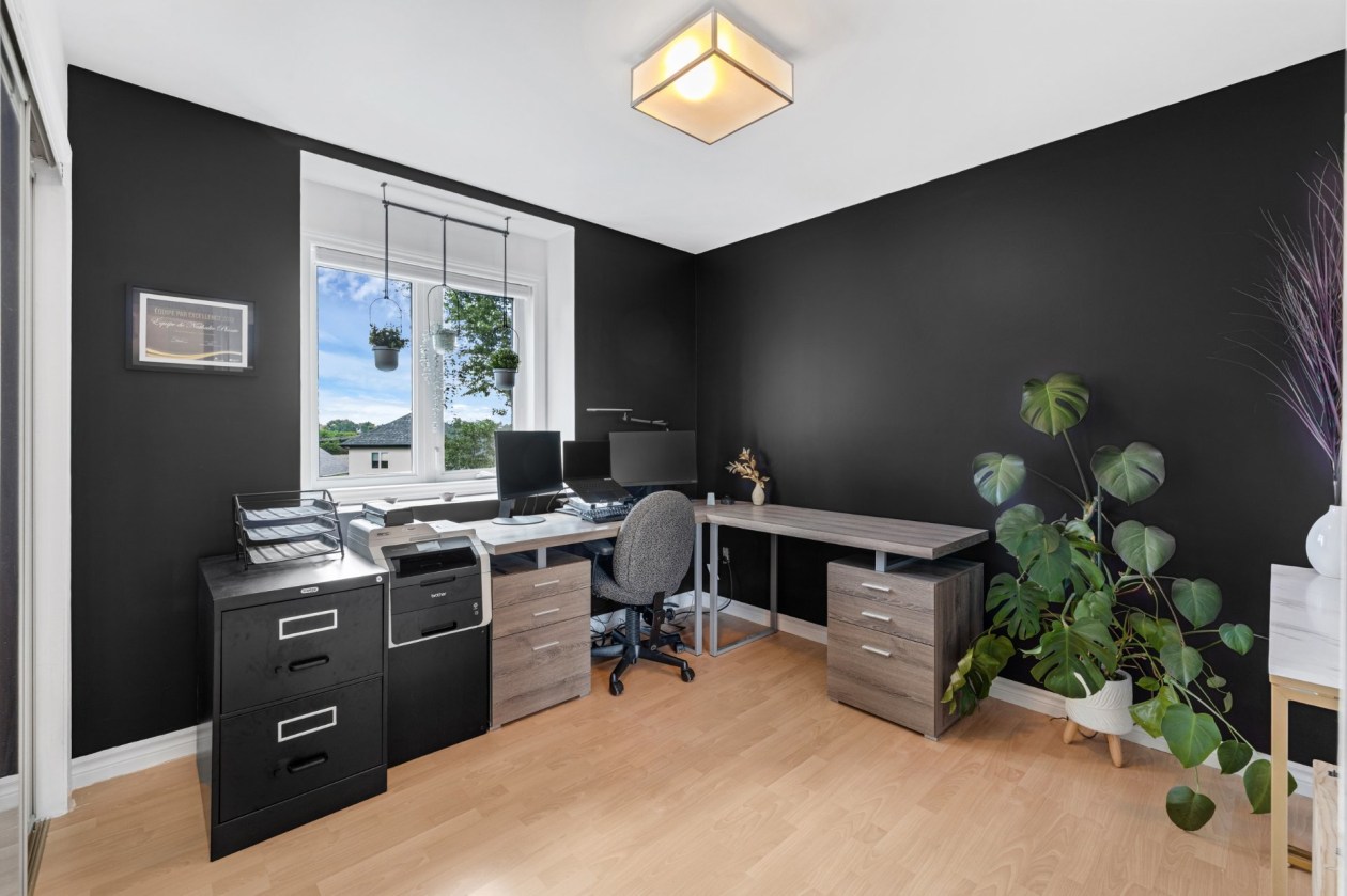 Bureau — 3345 Rue des Cerisiers, Sainte-Marie-Madeleine