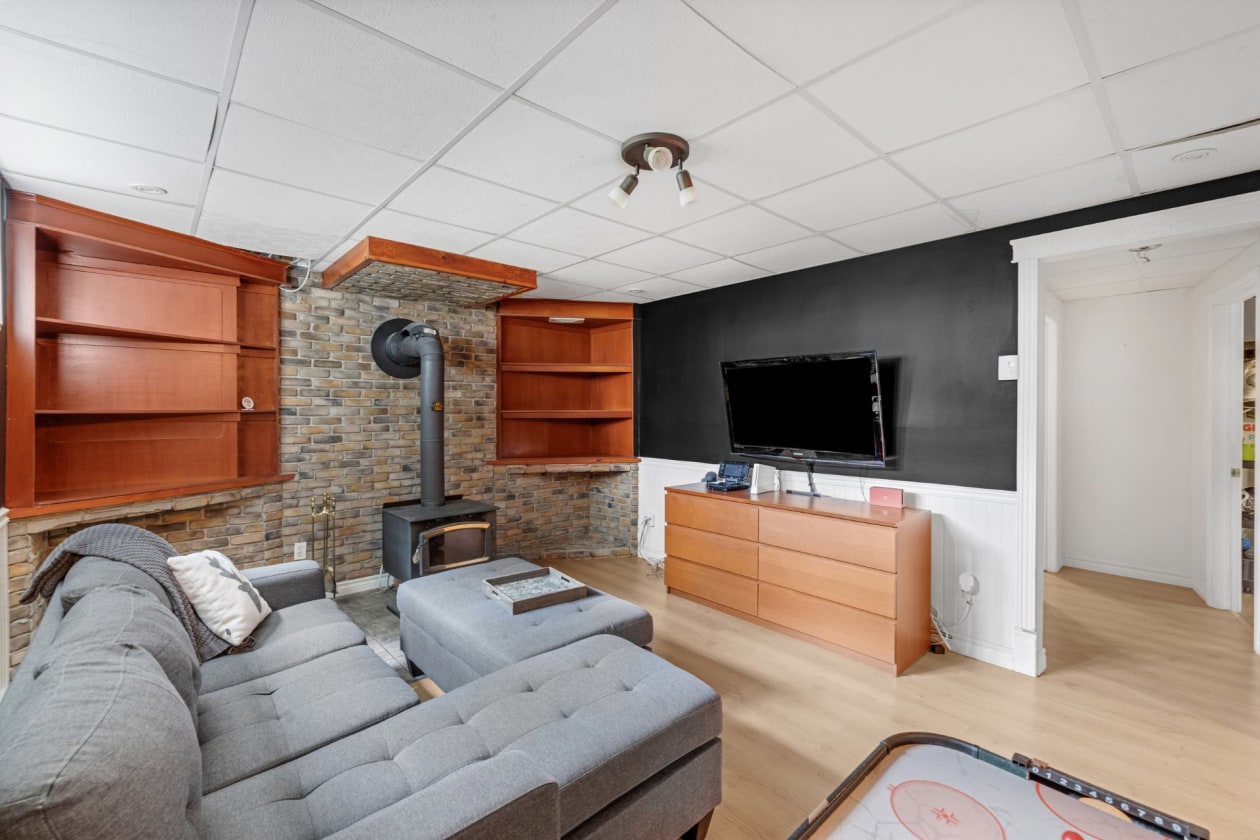 Salle familiale — 3345 Rue des Cerisiers, Sainte-Marie-Madeleine