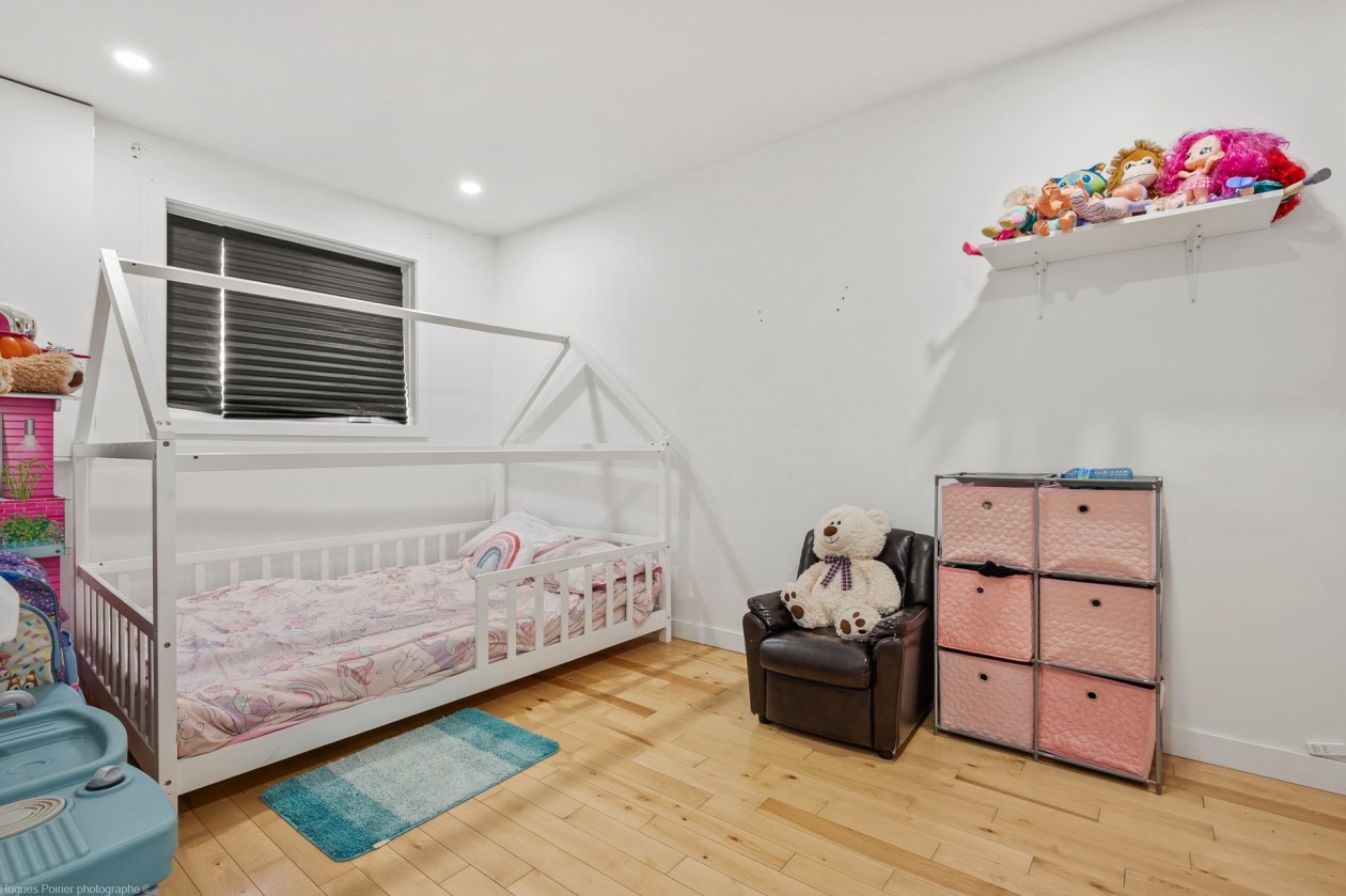 Chambre à coucher — 9048 - 9050, Av. Dubuisson, Montréal (Mercier/Hochelaga-Maisonneuve), H1L2W8, Montréal (Mercier/Hochelaga-Maisonneuve)