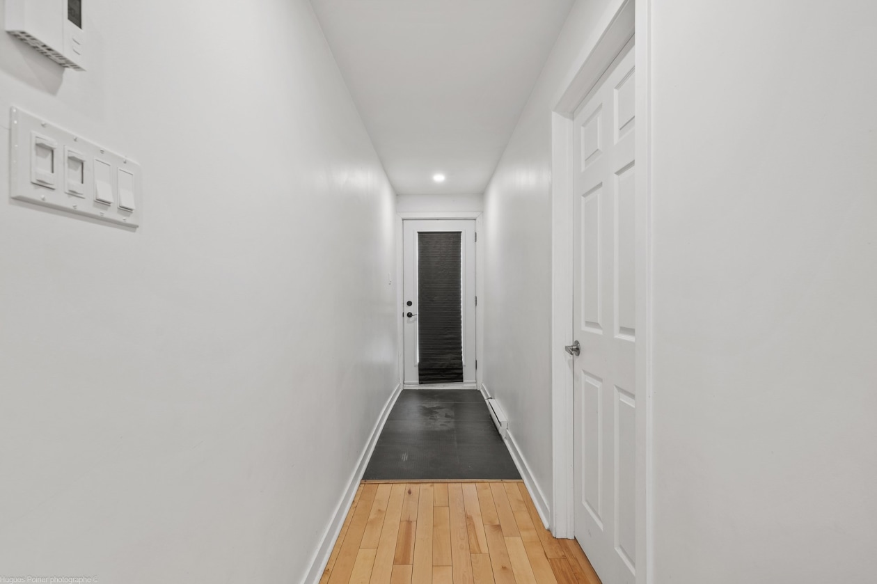 Corridor — 9048 - 9050, Av. Dubuisson, Montréal (Mercier/Hochelaga-Maisonneuve), H1L2W8, Montréal (Mercier/Hochelaga-Maisonneuve)