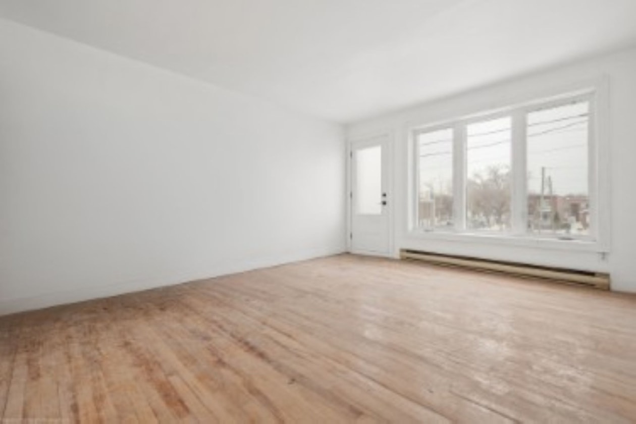 Salon — 9048 - 9050, Av. Dubuisson, Montréal (Mercier/Hochelaga-Maisonneuve), H1L2W8, Montréal (Mercier/Hochelaga-Maisonneuve)