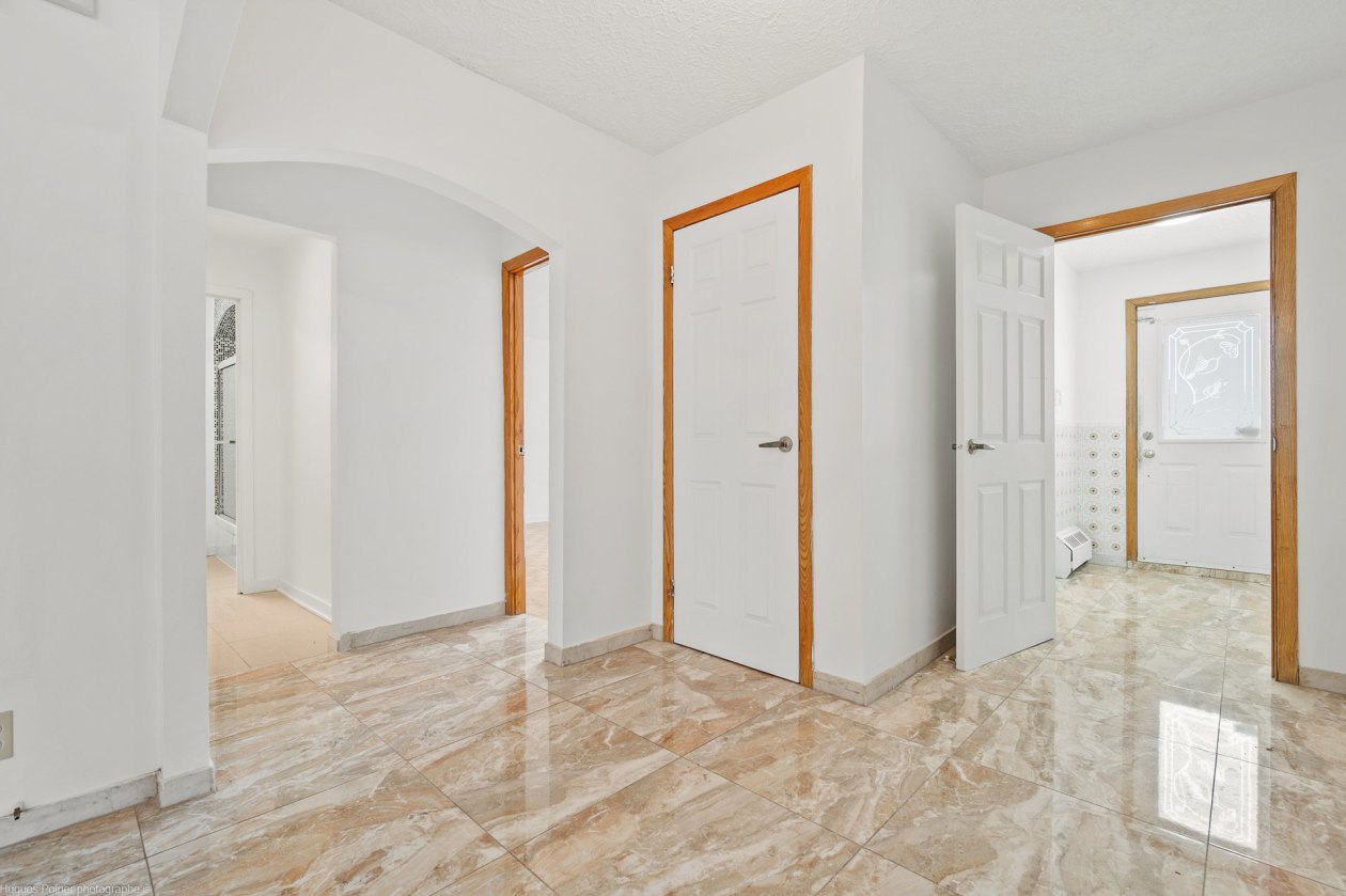Corridor — 5860 - 5866, Rue Crevier, Montréal (Montréal-Nord), H1G2C8, Montréal (Montréal-Nord)