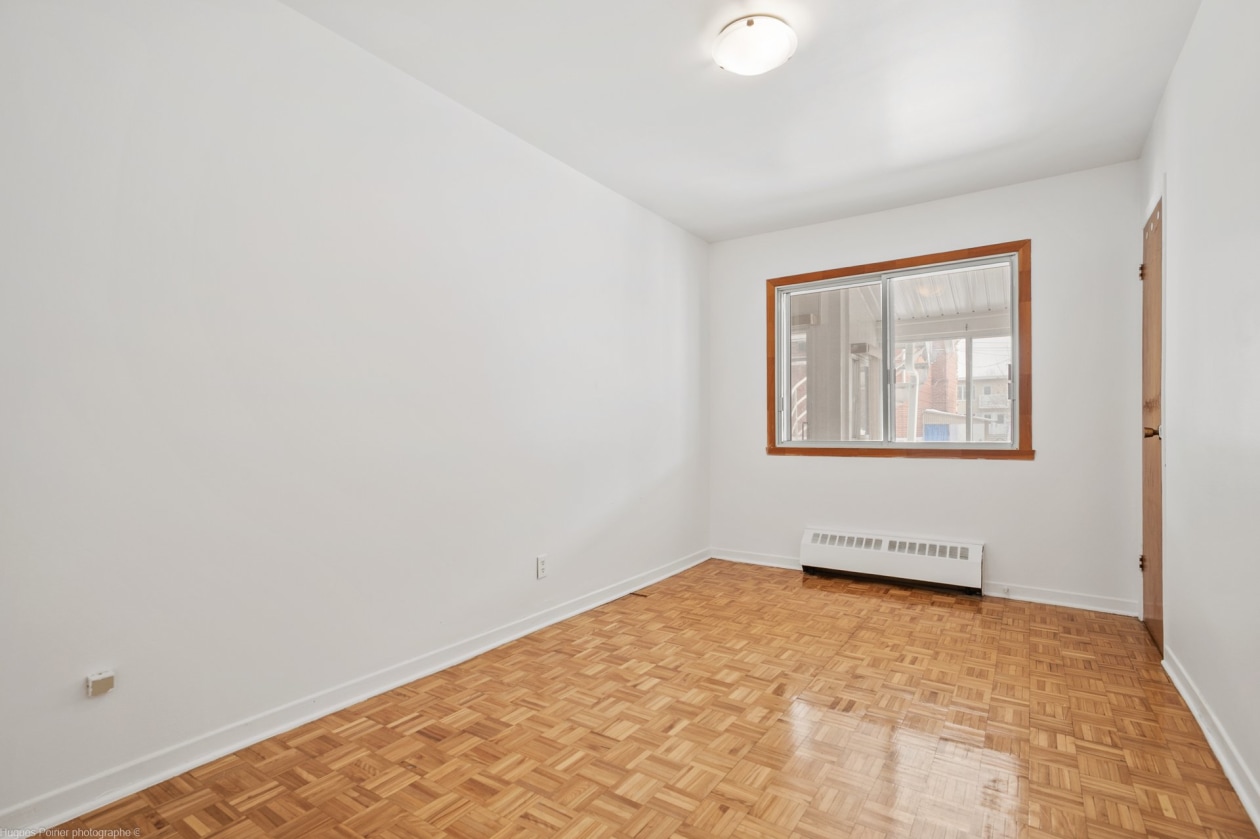 Chambre à coucher — 5860 - 5866, Rue Crevier, Montréal (Montréal-Nord), H1G2C8, Montréal (Montréal-Nord)