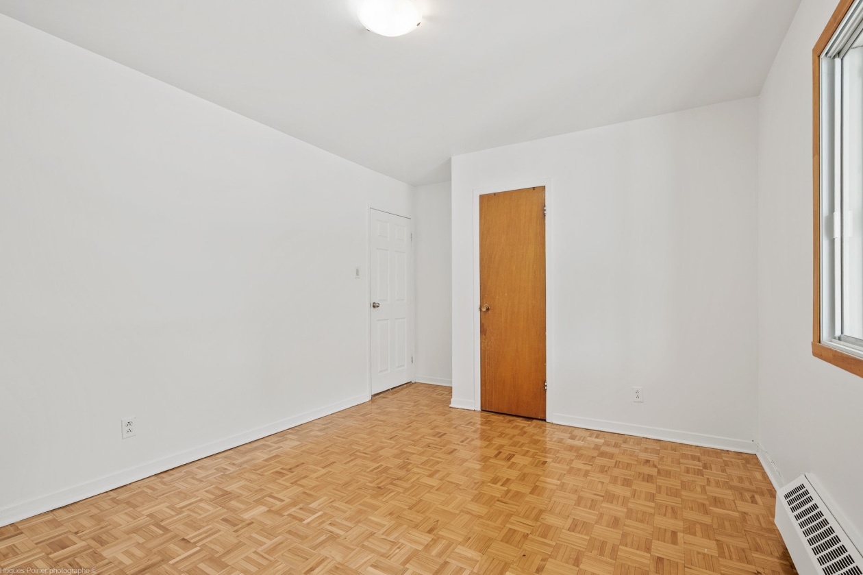 Chambre à coucher — 5860 - 5866, Rue Crevier, Montréal (Montréal-Nord), H1G2C8, Montréal (Montréal-Nord)