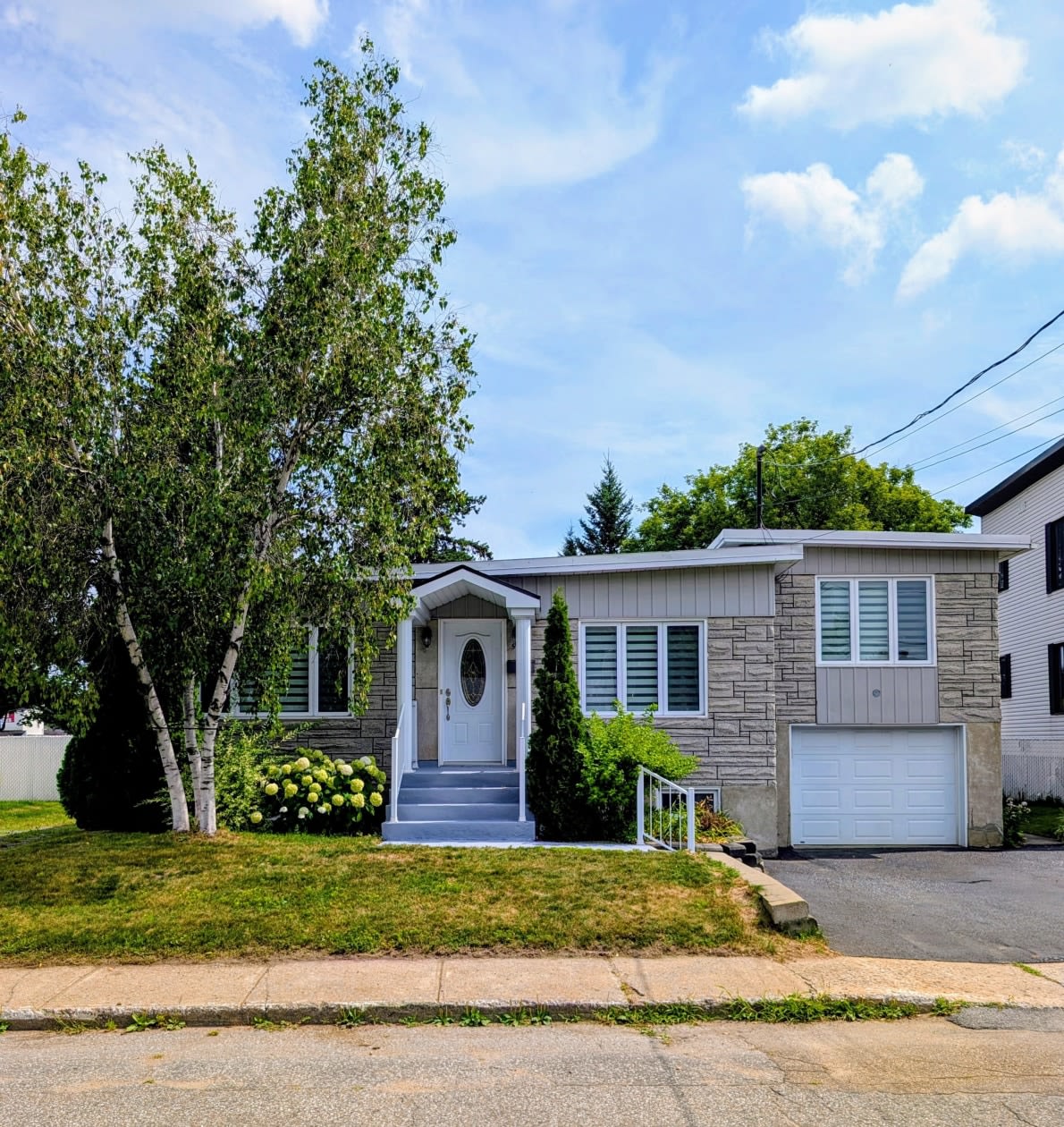 57 Rue Crevier — photo 1