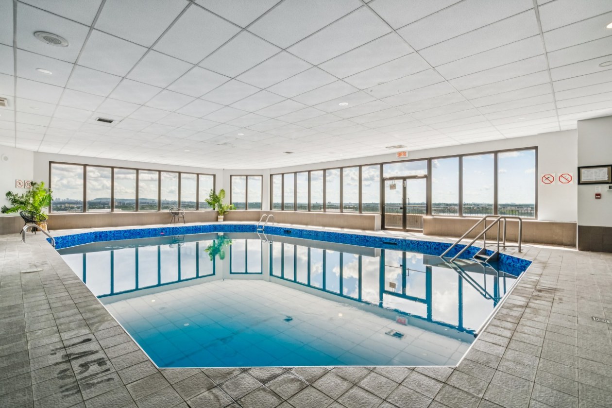 Piscine — 6900, Boul. Gouin E., 1407, Montréal (Montréal-Nord), H1G6L9, Montréal (Montréal-Nord)
