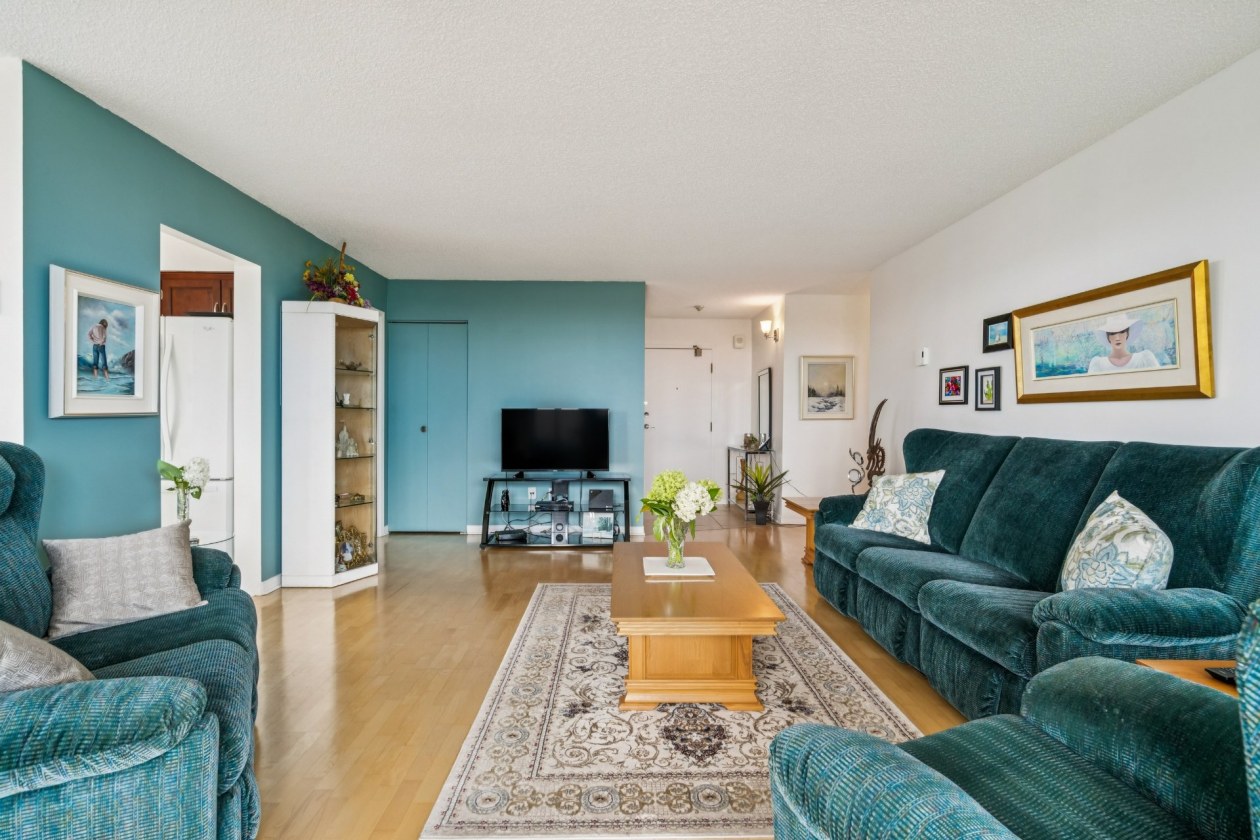 Salon — 6900, Boul. Gouin E., 1407, Montréal (Montréal-Nord), H1G6L9, Montréal (Montréal-Nord)
