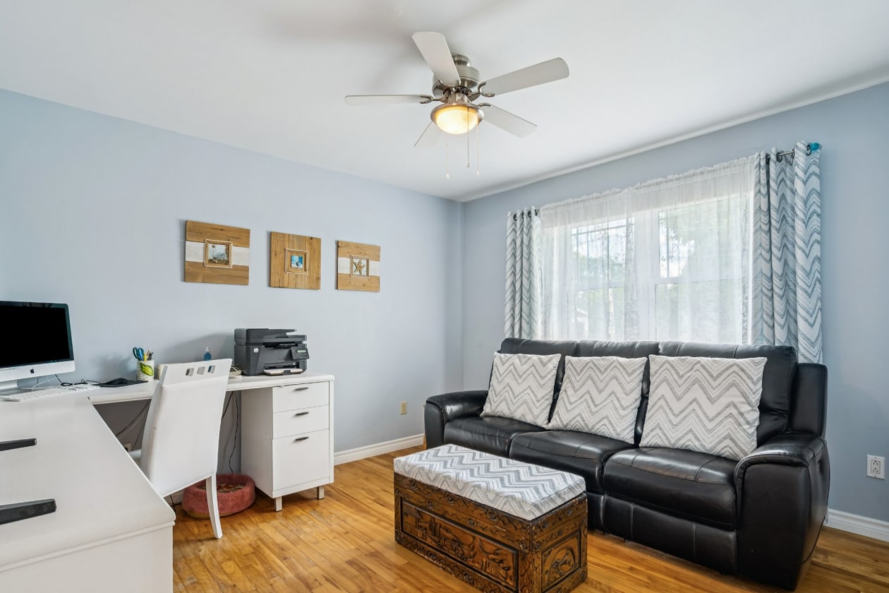 Salon — 7379, 19e Avenue, Laval (Laval-Ouest), H7R3E5, Laval (Laval-Ouest)
